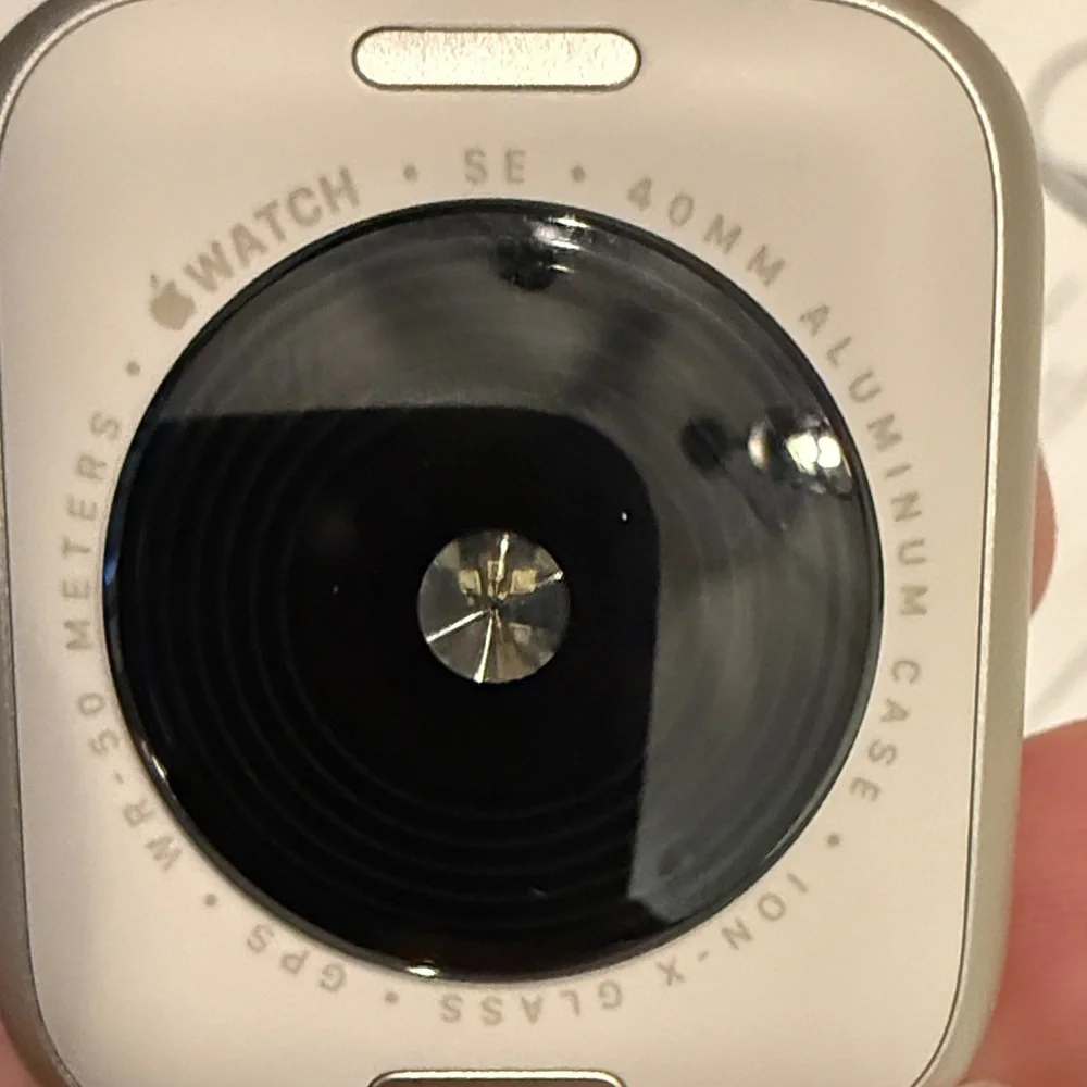 SE (2nd gen) 40mm (GPS) starlight Apple Smartwatch with Black and Silver Accents - Picture 2 of 5